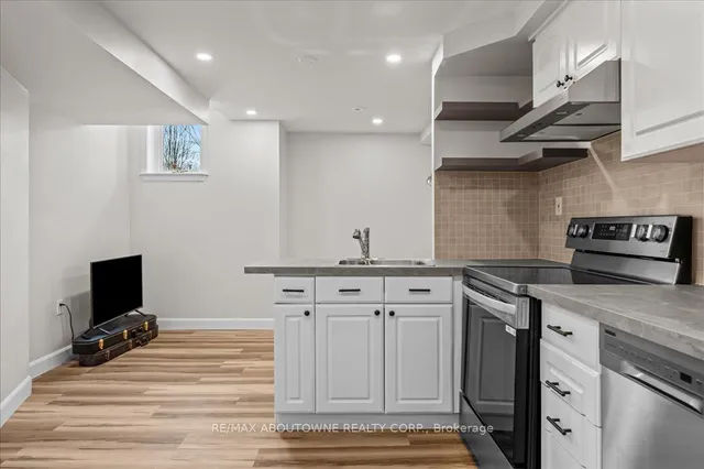 Additional image 29 of 889 Zelinsky Cres