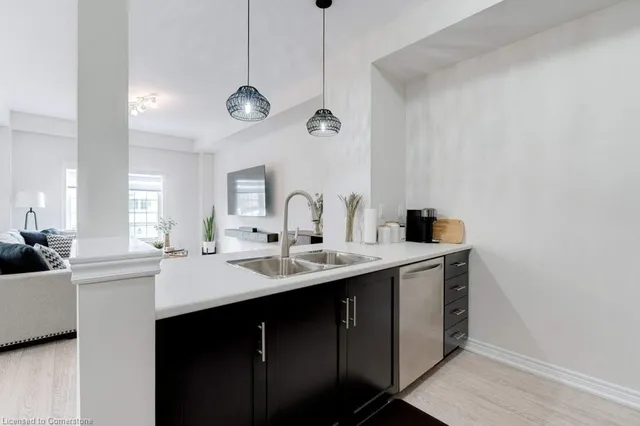 Additional image 12 of 215 Dundas St Unit 25