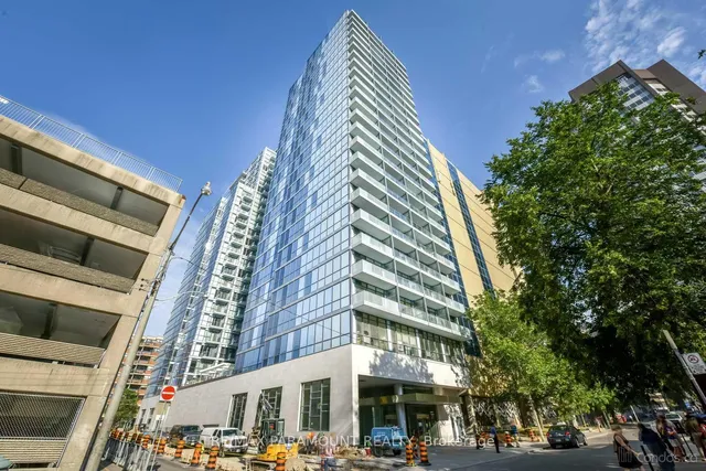 210 Simcoe St Unit 1302