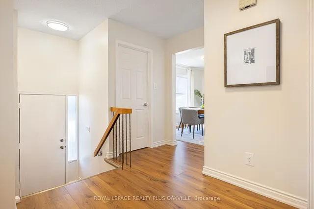 Additional image 7 of 24 Menoke Crt