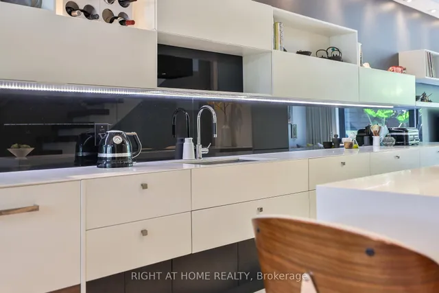 Additional image 5 of 231 Claremont St