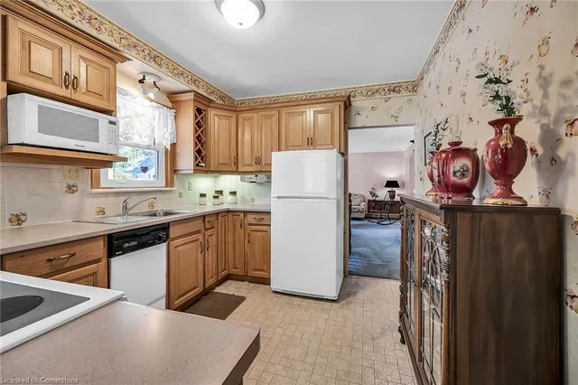 Additional image 19 of 50 Tweedsmuir Ave