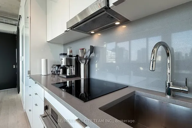 Additional image 11 of 21 Lawren Harris Sq Unit 909