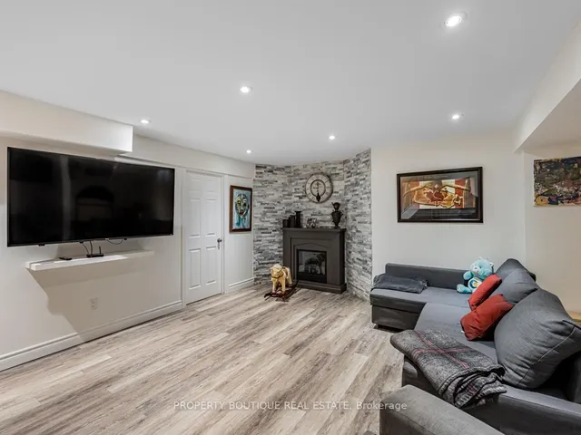 Additional image 23 of 651 Farmstead Dr Unit 10