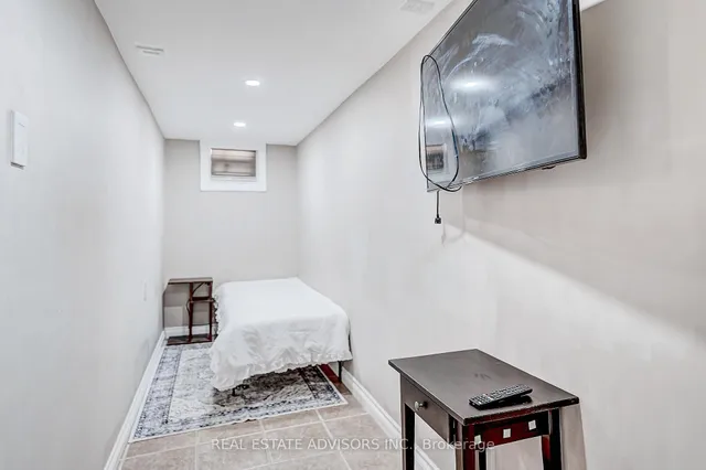 Additional image 29 of 1228 Jane St