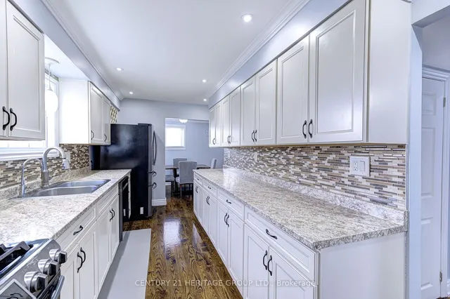 Additional image 16 of 37 Selkirk Ave