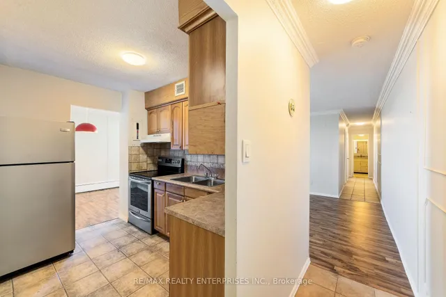 Additional image 11 of 975 WARWICK Crt Unit 1402