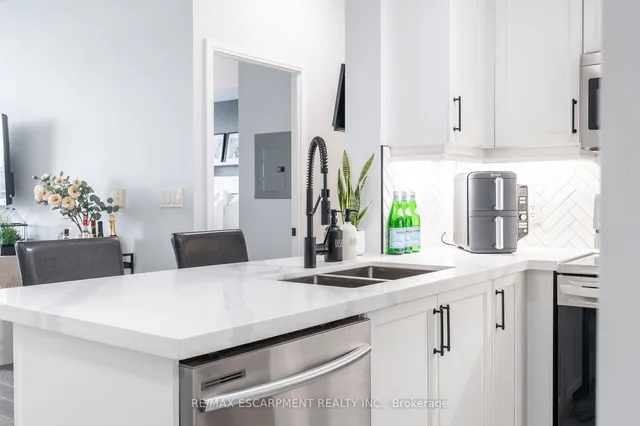 Additional image 10 of 90 Absolute Ave Unit 1611