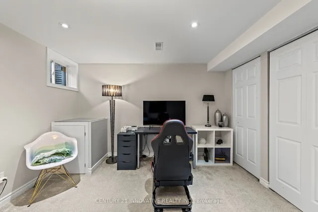 Additional image 37 of 828 Howden Cres