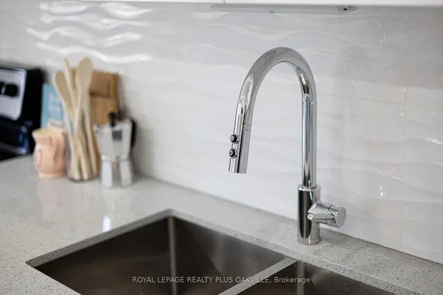 Additional image 12 of 24 Menoke Crt