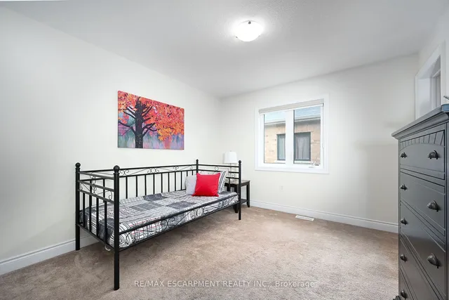 Additional image 27 of 300 Crafter Cres