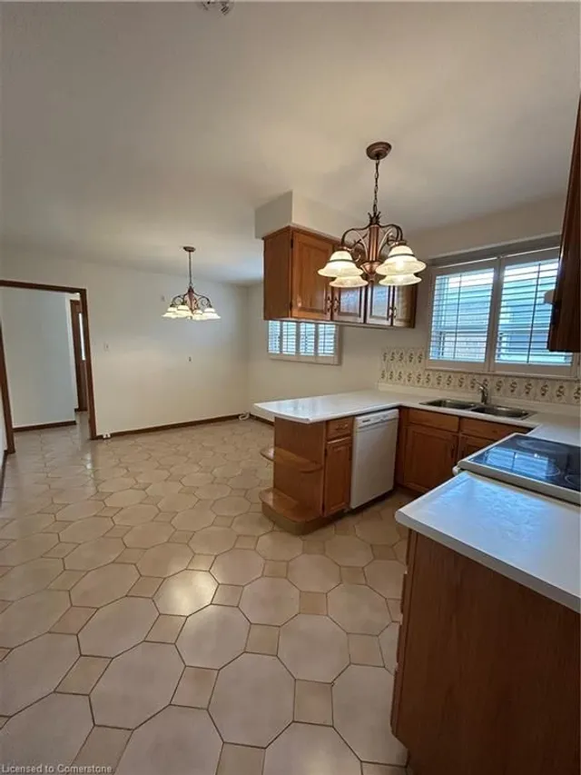 Additional image 11 of 85 Downsview Ave