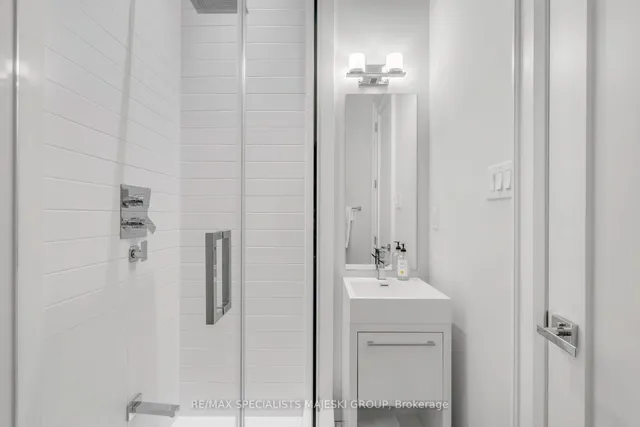 Additional image 37 of 212b Queens Ave