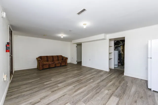 Additional image 37 of 3424 Laddie Cres