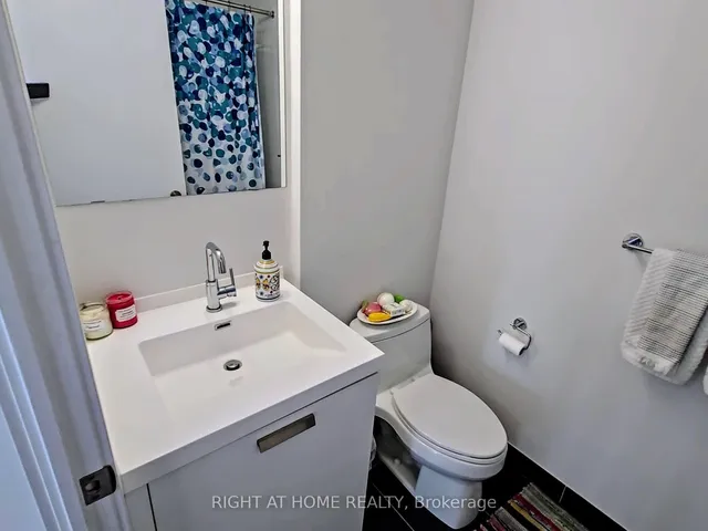 Additional image 16 of 1815 Yonge St Unit 802