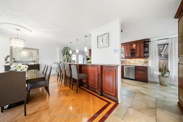 Additional image 11 of 1045 Bloor St