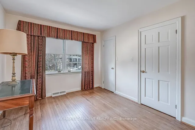 Additional image 33 of 359 Rosslyn Dr