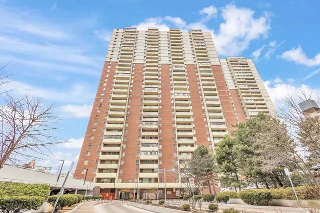 1 Massey Sq Unit 2001