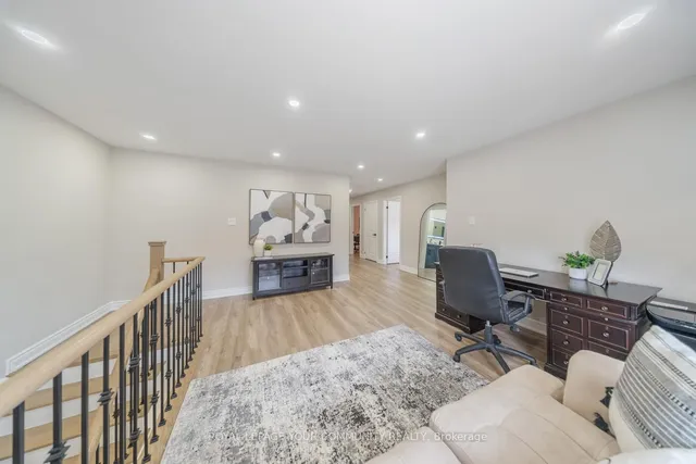 Additional image 18 of 15 Pika Tr