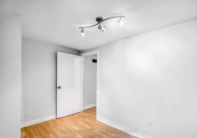 Additional image 14 of 322 Old Guelph Rd