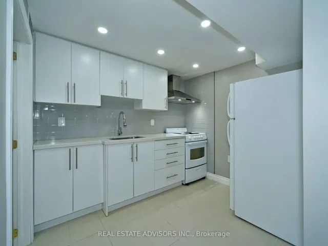 Additional image 23 of 22 Caronia Sq