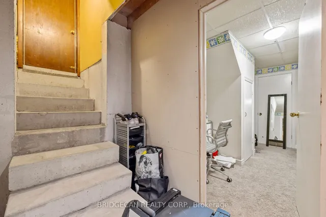 Additional image 35 of 490 Queen Victoria Dr