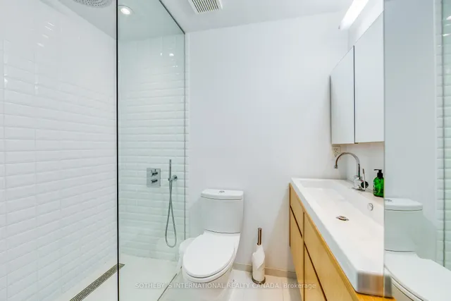 Additional image 39 of 676 Richmond St Unit 208