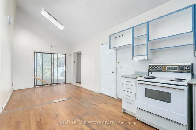 Additional image 13 of 876 Eastern Ave