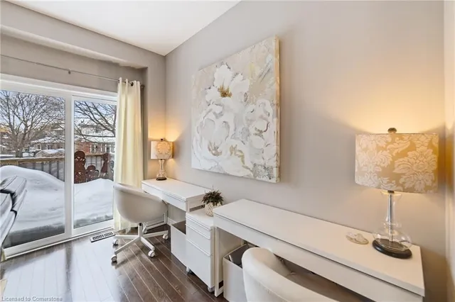 Additional image 12 of 215 Dundas St Unit 31