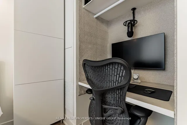 Additional image 25 of 30 Roehampton Ave Unit 308