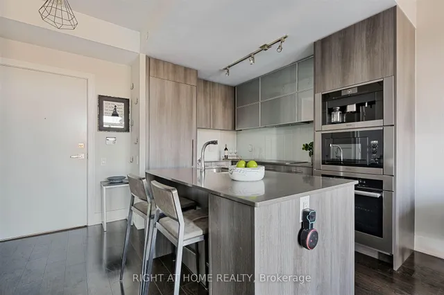 Additional image 4 of 170 Avenue Rd Unit 409