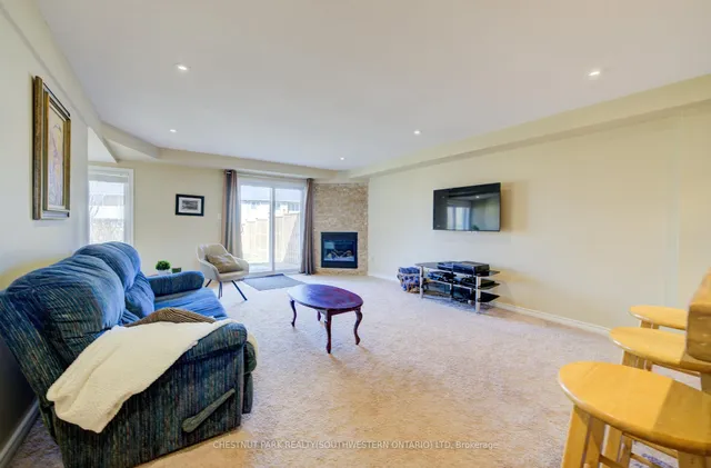 Additional image 28 of 988 Zeller Cres