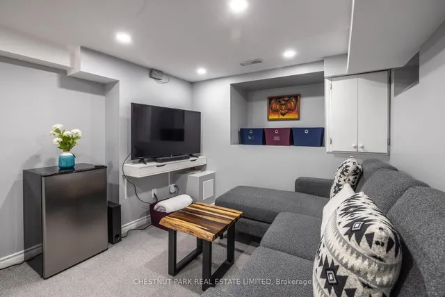 Additional image 30 of 393 Quebec Ave