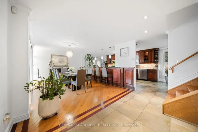 Additional image 8 of 1045 Bloor St