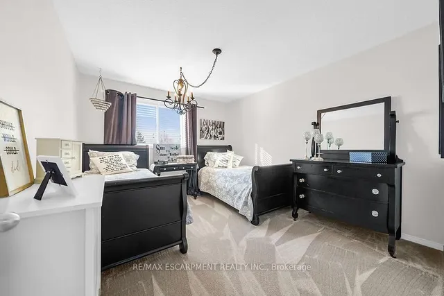 Additional image 24 of 104 FOXBOROUGH Dr