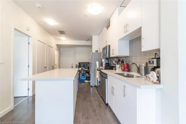 Additional image 4 of 690 King St Unit 309