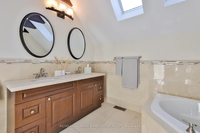 Additional image 27 of 11 Humbercrest Blvd