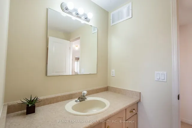 Additional image 24 of 22 BRIDGEPORT Cres