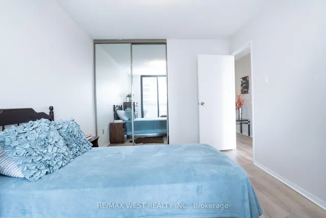 Additional image 7 of 100 Quebec Ave Unit 301