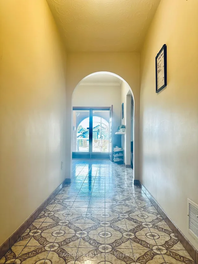 Additional image 22 of 639 Royal York Rd