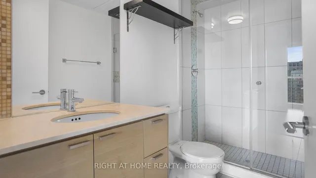 Additional image 16 of 375 King St Unit 2103