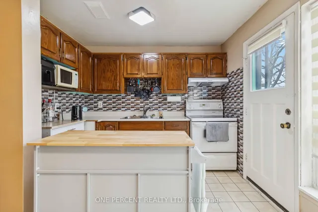 Additional image 9 of 3074 Merritt Ave