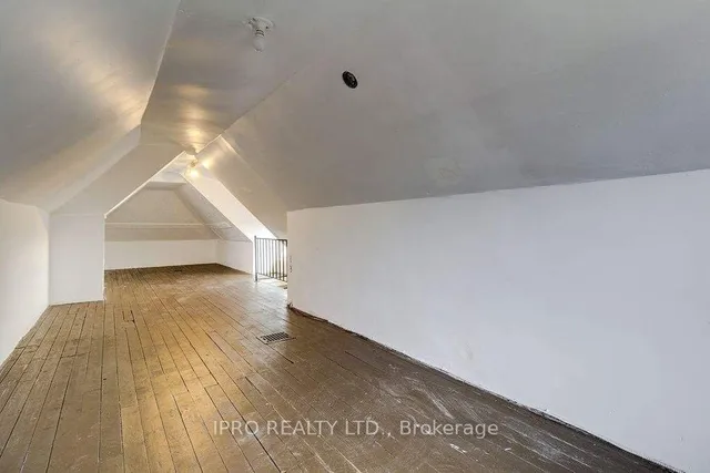 Additional image 10 of 219 Wentworth St