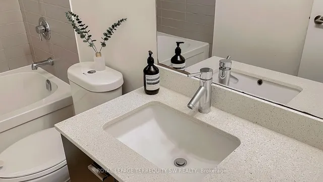 Additional image 25 of 30 Roehampton Ave Unit 1001