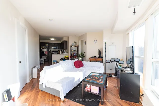 Additional image 7 of 135 Village Green Sq Unit 1423