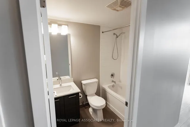 Additional image 17 of 169 Fort York Blvd Unit 920