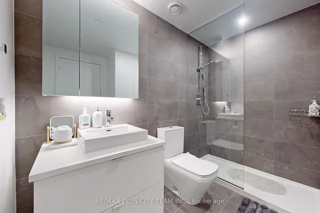 Additional image 22 of 21 Lawren Harris Sq Unit 909