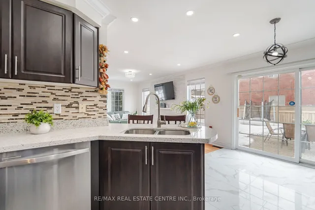 Additional image 16 of 577 Caverhill Cres