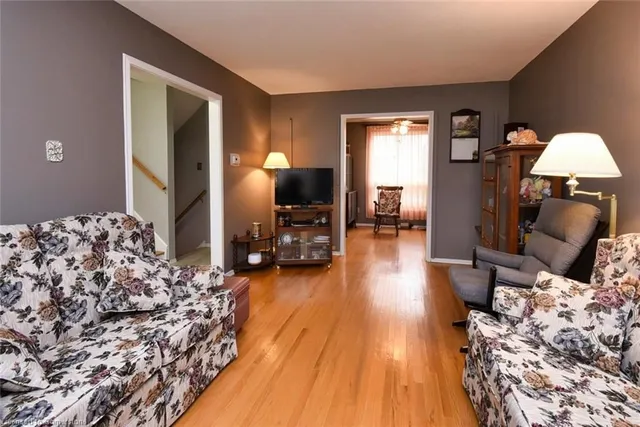 Additional image 6 of 6 Hugo Crt