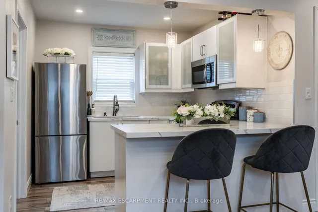 Additional image 12 of 925 Garth St